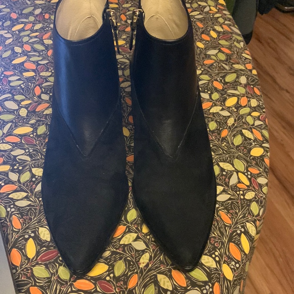 Louise et Cie booties size 8 1/2 medium/39 black leather and suede upper